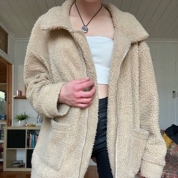 Oversized Teddy Jacket 🦋 - Picture 3 of 5